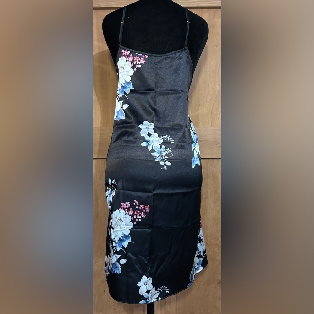 Source Unknown Black Floral Chemise - Picture 2 of 4